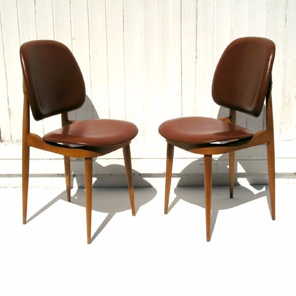 Zwei Design Stühle. Pierre...