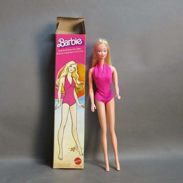 Barbie vintage en su caja...