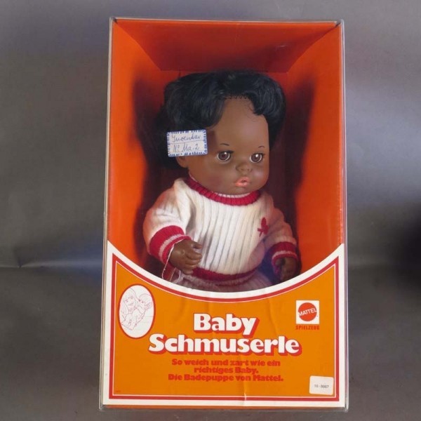 Muñeca de Mattel en su caja...