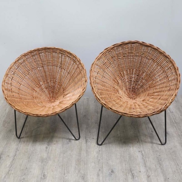 Two vintage rattan chairs....