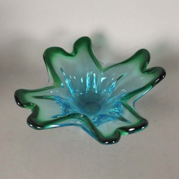 Murano glass bowl in leaf...