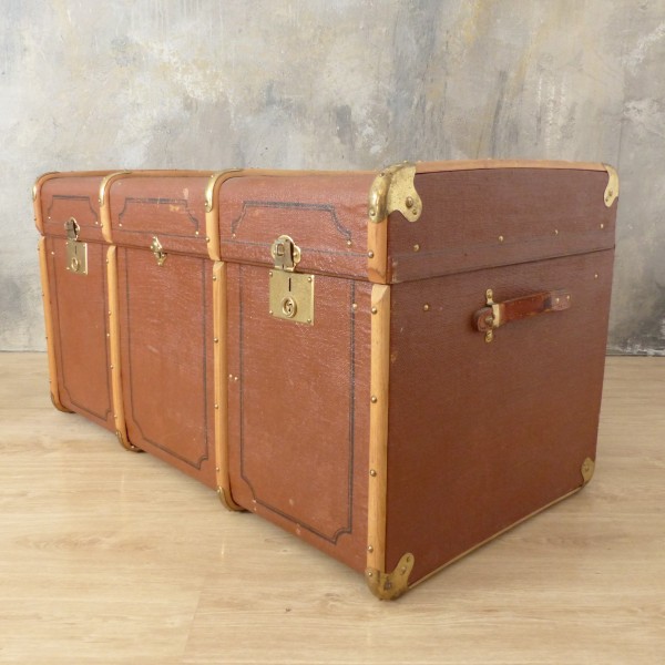 Antique travel suitcase....