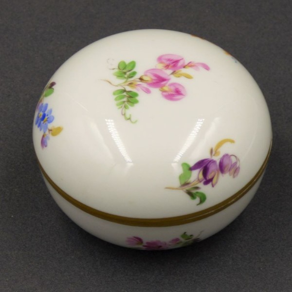 Porcelain box with fine...