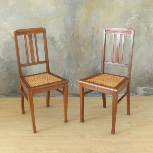 Art Nouveau. Dos sillas de...