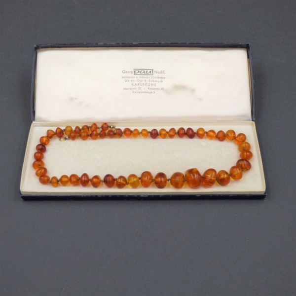Antique amber necklace in...
